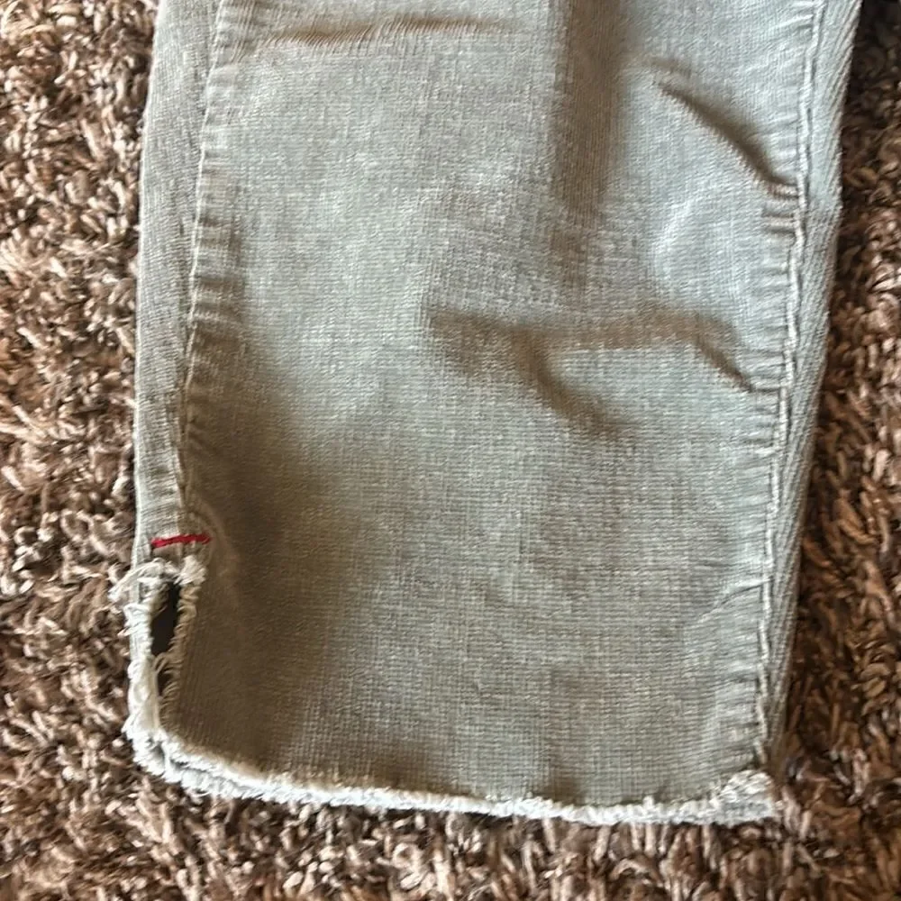 Marlow light green corduroy shorts, size 27.